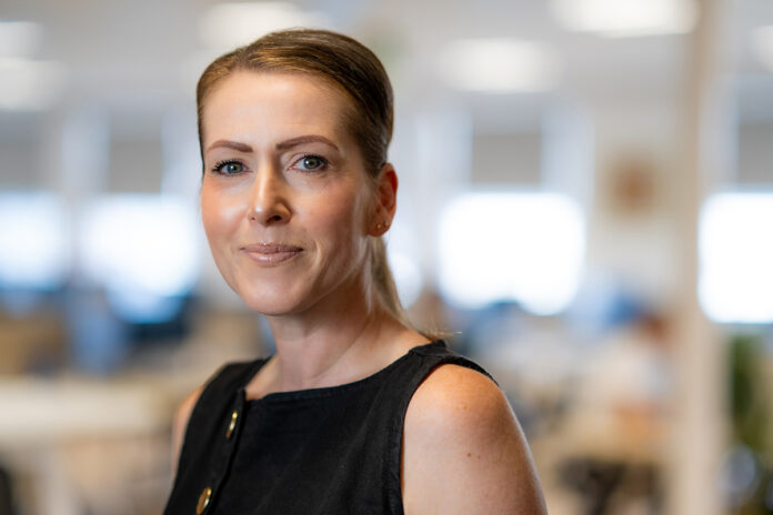Paula Dowson, Roma Finance
